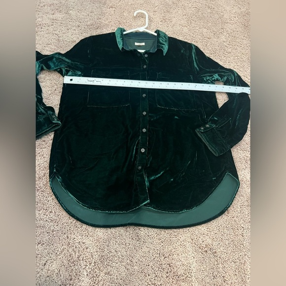 Medium Anthropologie pilcro Hadley relaxed dark green velvet button down shirt - Picture 14 of 15